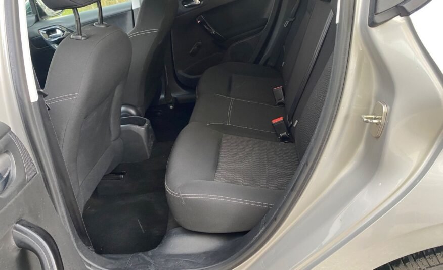 PEUGEOT 208 1.6 hdi style