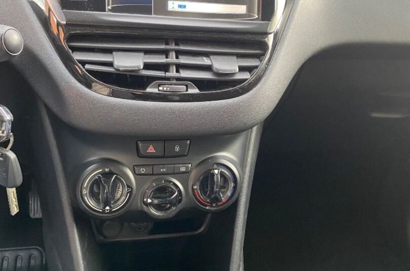 PEUGEOT 208 1.6 hdi style