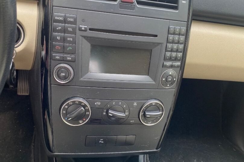 MERCEDES- BENZ A 160 CDI