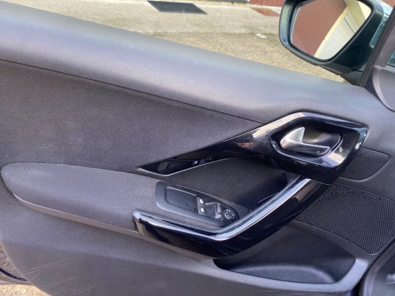 PEUGEOT 208 1.4 HDI STYL