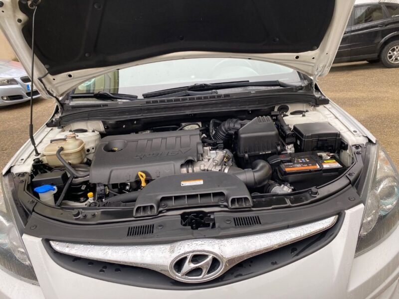 HYUNDAI I 30 1.6 CRDI CONFORT
