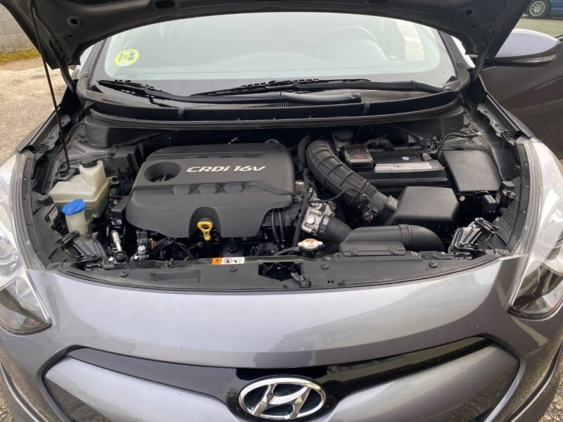 HYUNDAI I 30 1.6 CRDI TECNO SLE